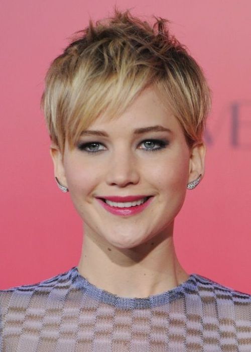 Actress arrives at the Los Angeles Premiere "The Hunger Games: Catching Fire" at Nokia Theatre L.A. Live on November 18, 2013 in Los Angeles, California.