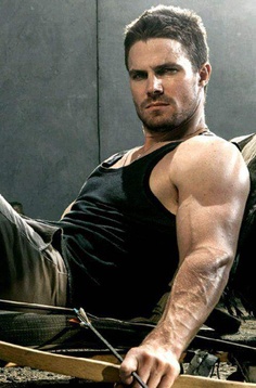 Stephen Amell 3