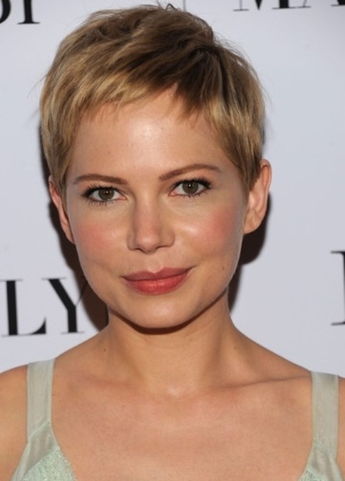 Top 100 Hairstyles for Round Faces_021