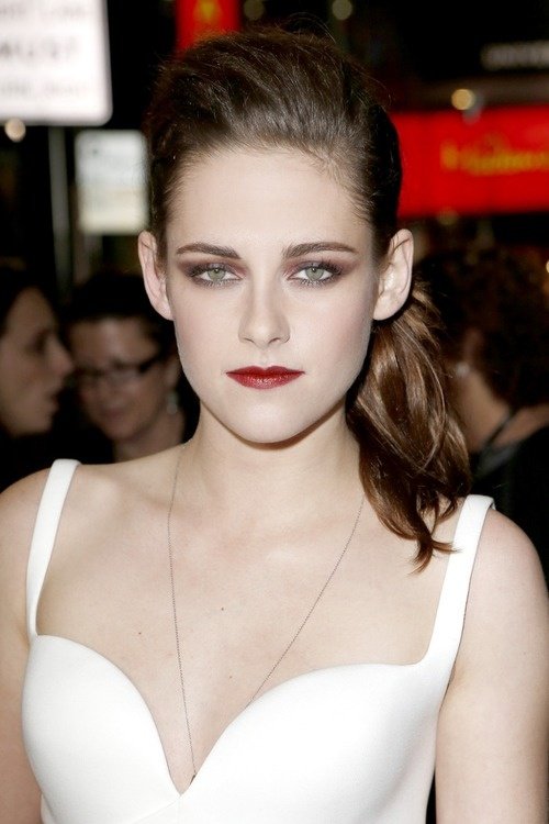 HOLLYWOOD, CA - NOVEMBER 03:  Actress Kristen Stewart arrives at the gala screening of "On The Road" during the 2012 AFI Fest at Grauman's Chinese Theatre on November 3, 2012 in Hollywood, California.  (Photo by Jeff Vespa/WireImage)