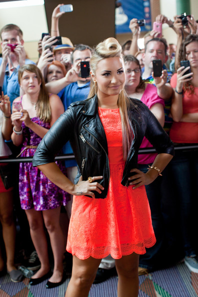 celeb-style-demi-lovatos-new--large-msg-134202035345