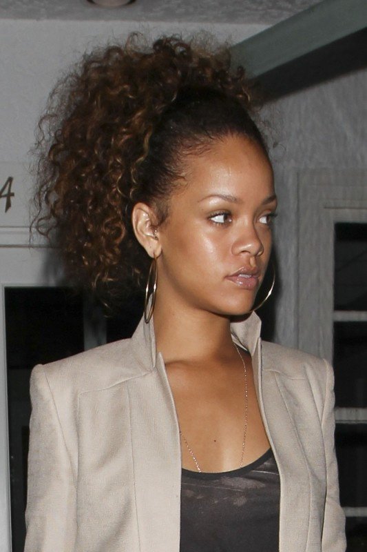 rihanna without makeup