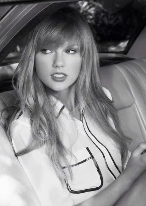 Taylor Swift Side Swept Bangs: Almost Full Fringe With A Subtle Sweep