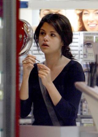 Selena Gomez without makeup_2