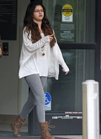 Selena Gomez without makeup_7