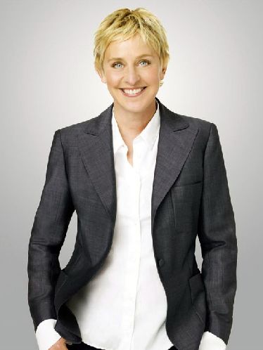 Short Hairstyle for Women Over 50_7