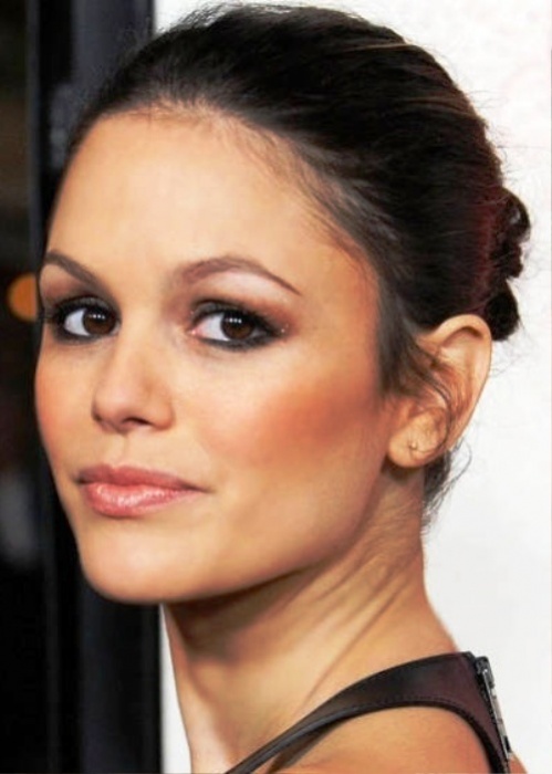 Best Celebrity Makeup Looks for Brown Eyes_09