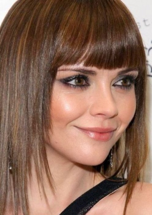 Best celebrity makeup looks for hazel eyes_03