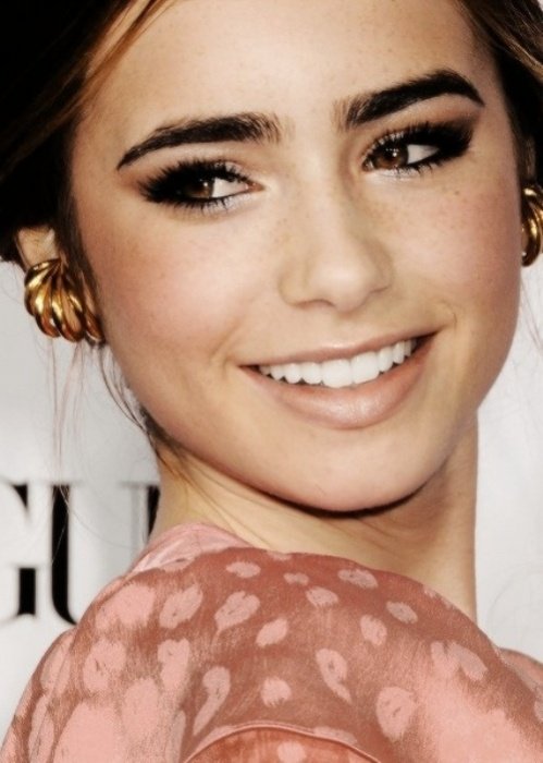 Best celebrity makeup looks for hazel eyes_18