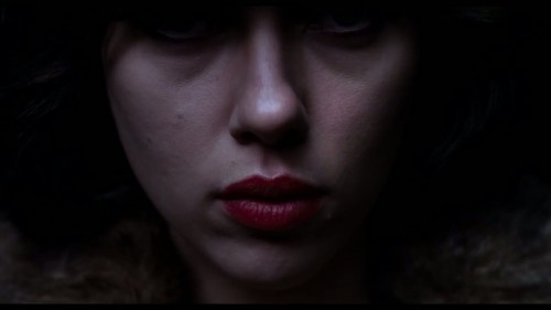 under-the-skin-the-hidden-lens-featurette-hd (2)