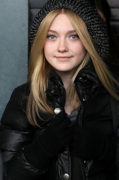30 Hot Female Actresses Under 30 in 2015_08