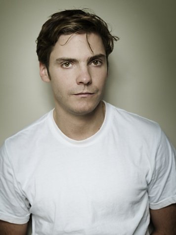 10 Hottest Spanish Actors_03