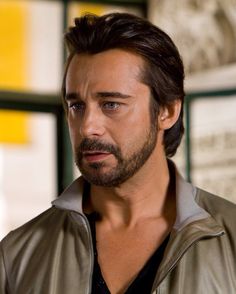 10 Hottest Spanish Actors_04