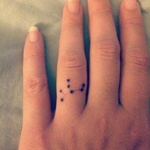 small finger tattoo_09
