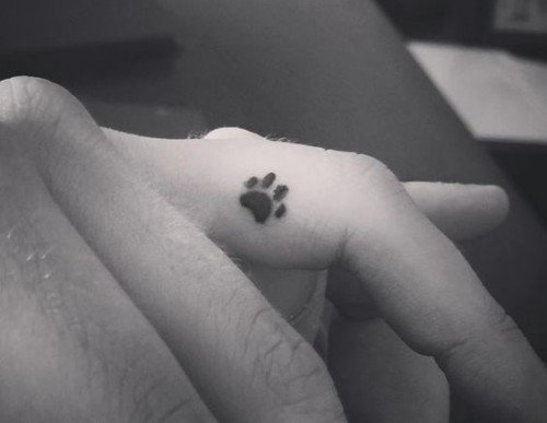 small finger tattoo_10