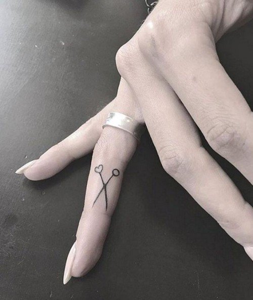 small finger tattoo_14
