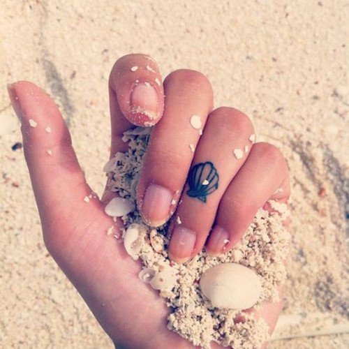 small finger tattoo_23