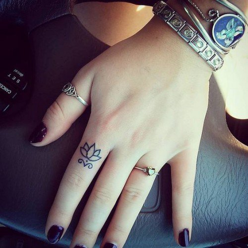 small finger tattoo_24