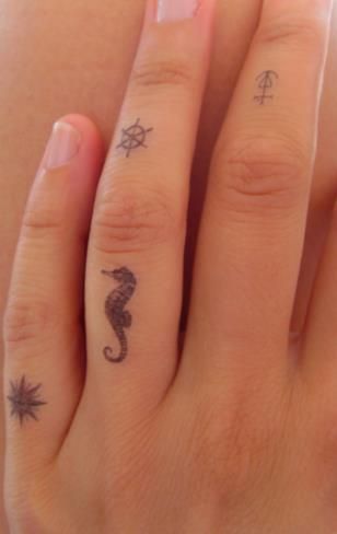 small finger tattoo_25