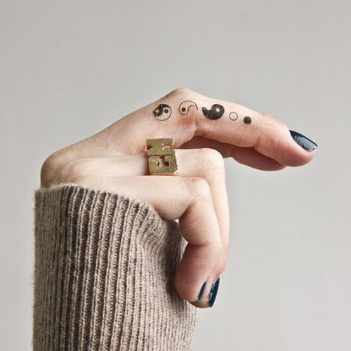 small finger tattoo_26