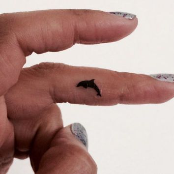 small finger tattoo_41