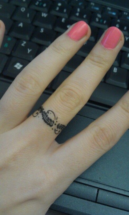 small finger tattoo_49