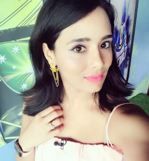 Top 10 Hottest News Anchors in India 3