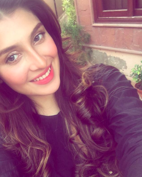 Top 10 Hottest Pakistani Actresses of 2017 13