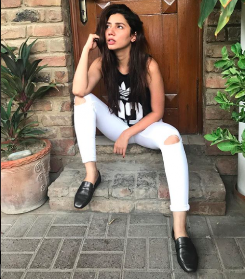 Top 10 Hottest Pakistani Actresses of 2017 20