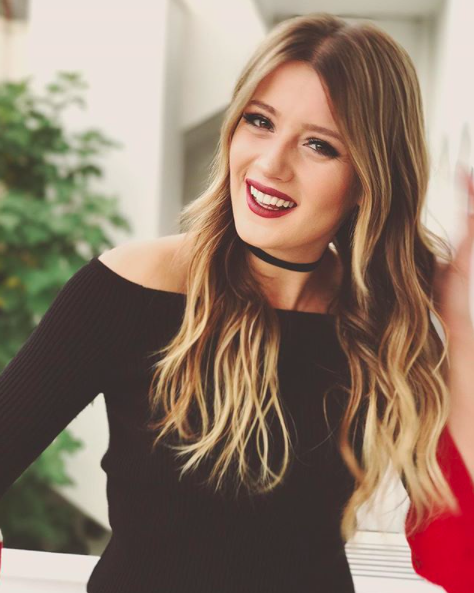 Top 10 Most Popular Turkish Women 10