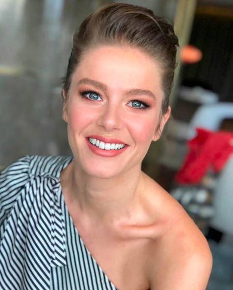 Top 10 Most Popular Turkish Women 7